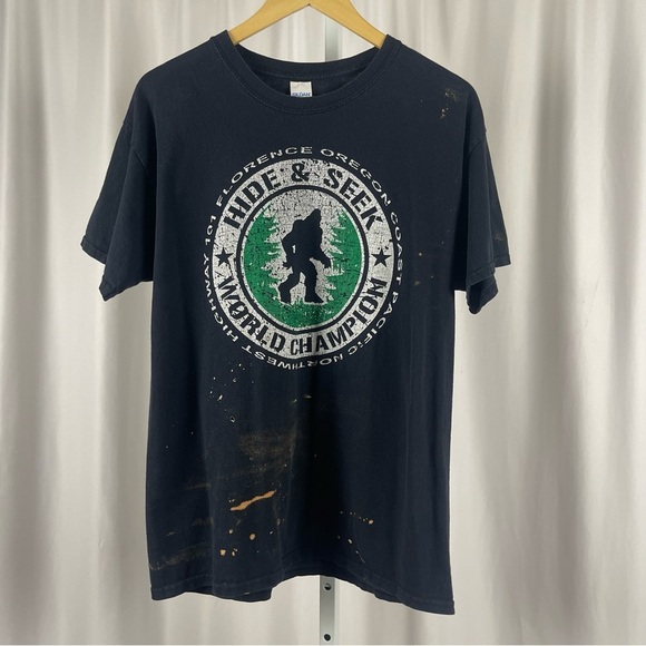 Gildan Large Sasquatch Bigfoot Hide & Seek World Champion Graphic Tee Grunge - Picture 1 of 7